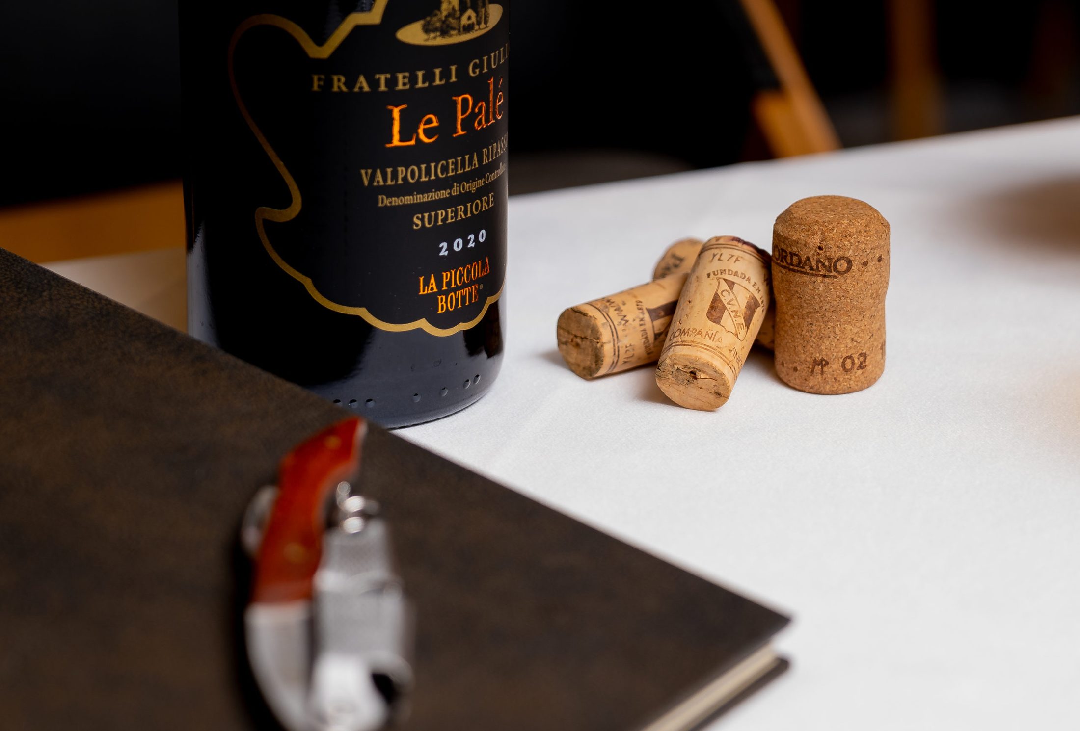 Rotwein Le Pale mit Korken