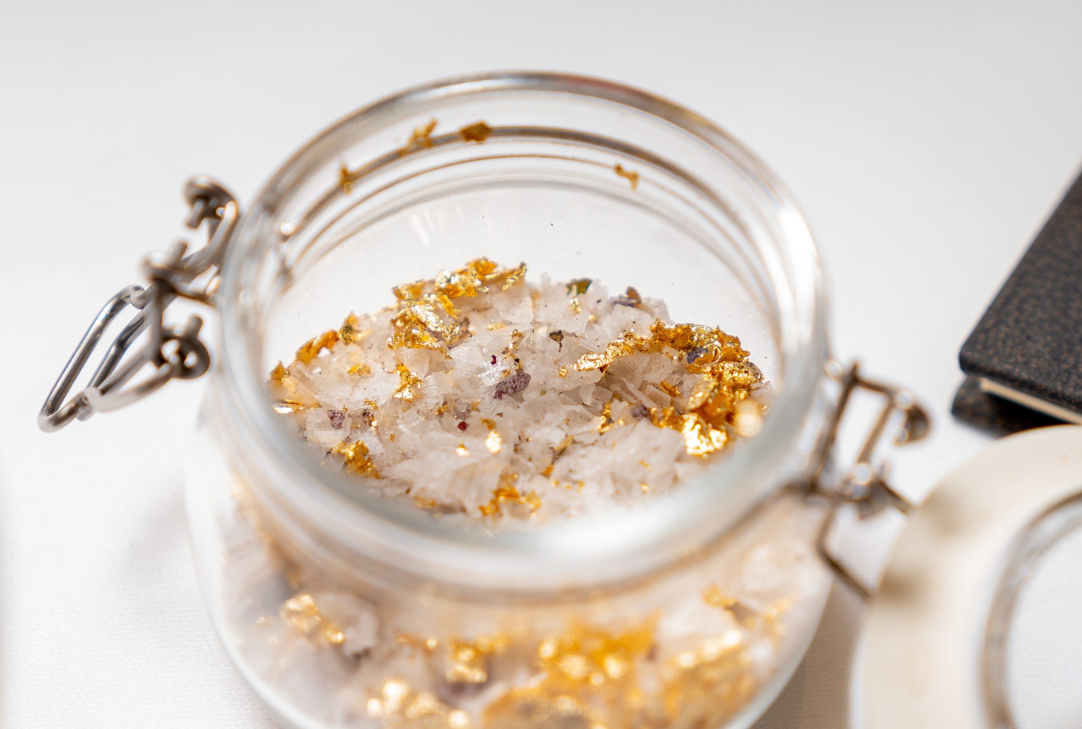 Salz mit Blattgold