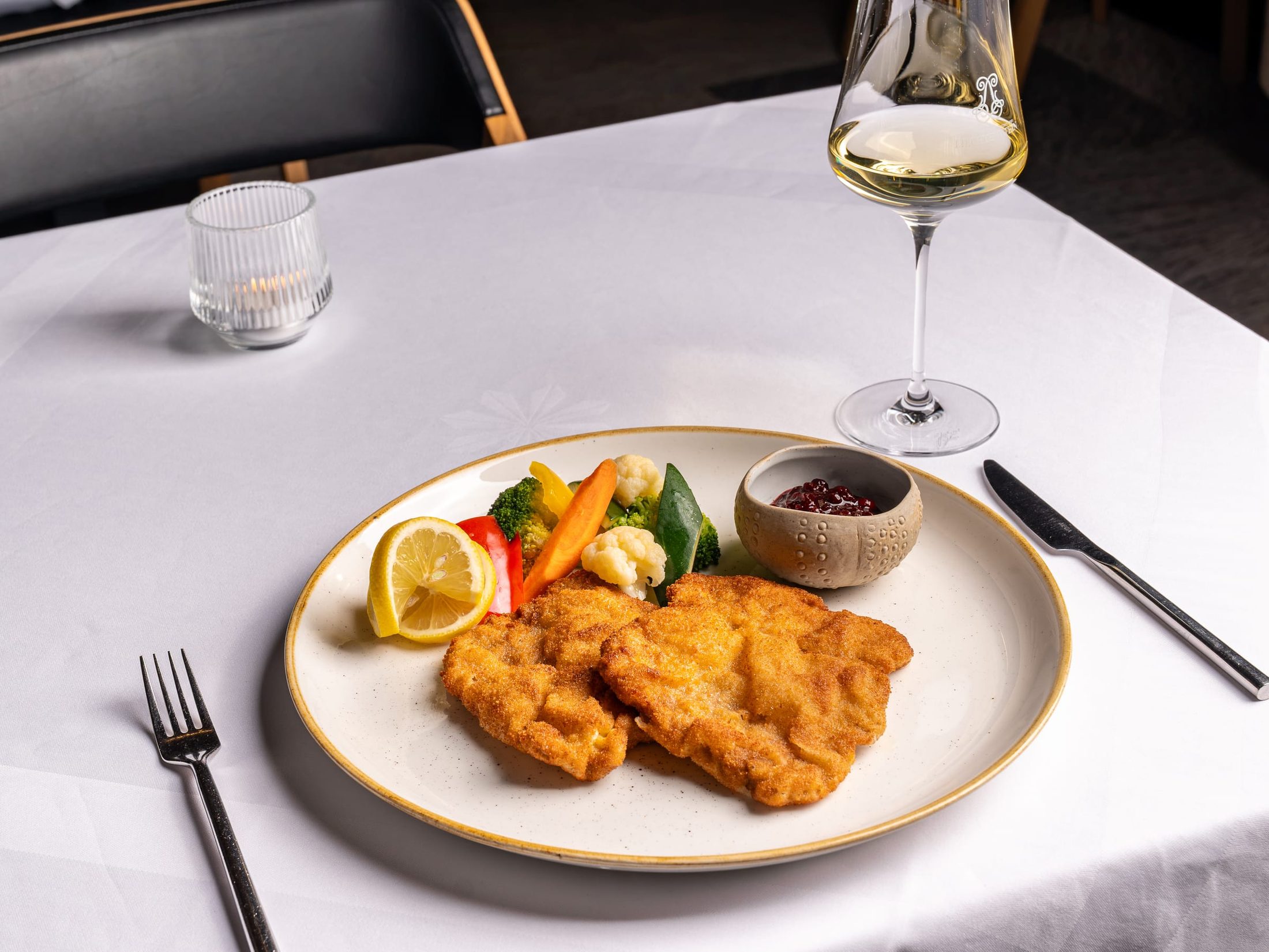 Schnitzel mit Gemüse und Weisswein